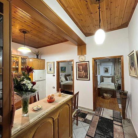 Andria'S Apartment Гирокастра Экстерьер фото