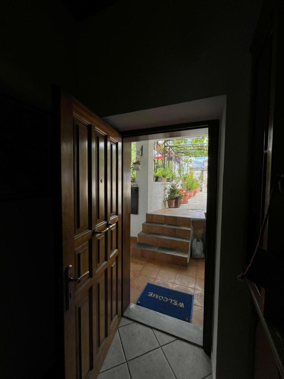 Andria'S Apartment Гирокастра Экстерьер фото