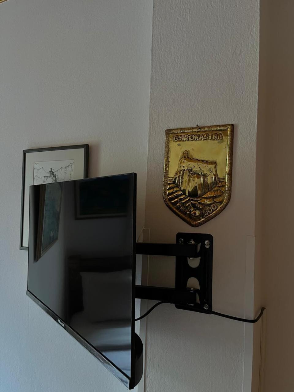 Andria'S Apartment Гирокастра Экстерьер фото