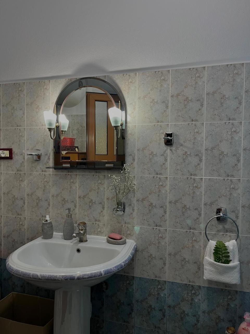 Andria'S Apartment Гирокастра Экстерьер фото